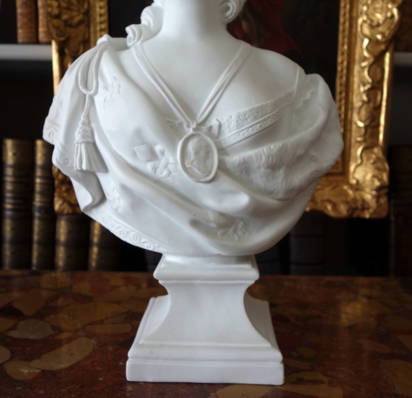 Queen Marie Antoinette biscuit bust by Samson - 42cm