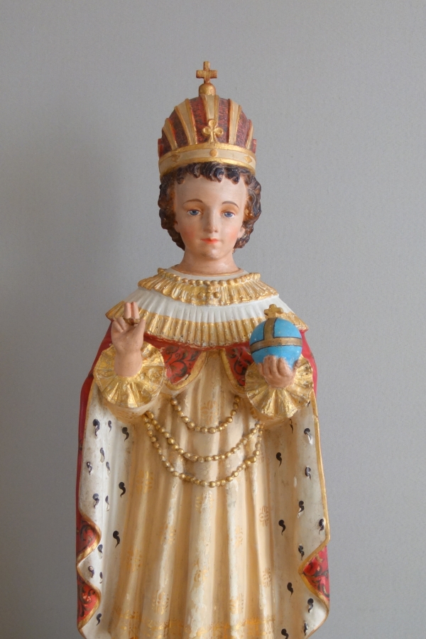Grande statue de dévotion ou chapelle : l'Enfant Jésus de Prague, plâtre polychrome doré - XIXe siècle