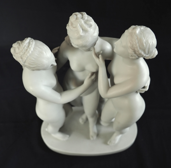 Les 3 Grâces, grand sujet mythologique en biscuit de porcelaine, époque XIXe - 36,3cm