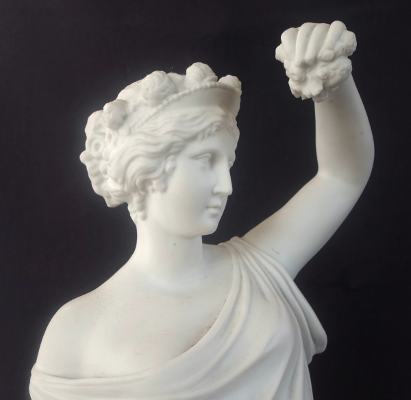 Grande statue néoclassique à l'antique en biscuit de porcelaine : Cérès - allégorie de l'été - 52cm