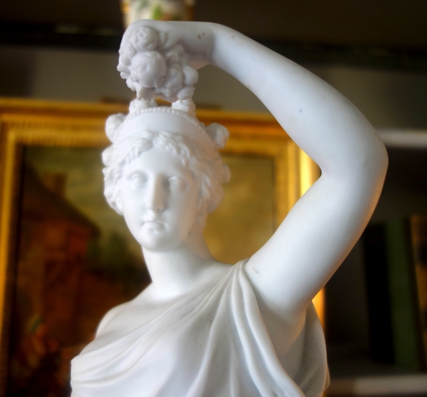 Grande statue néoclassique à l'antique en biscuit de porcelaine : Cérès - allégorie de l'été - 52cm