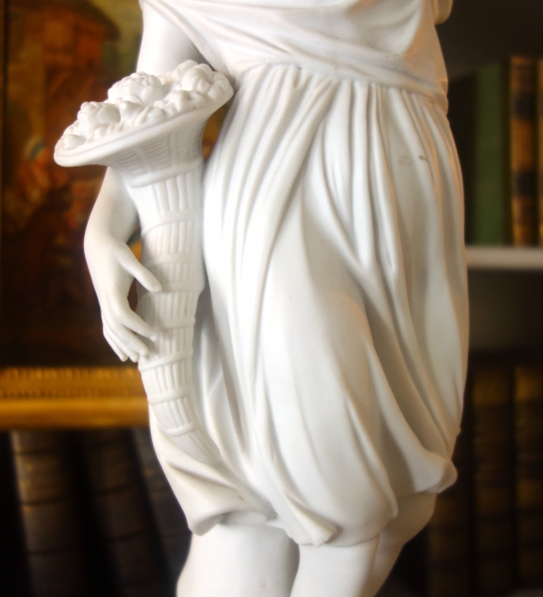 Grande statue néoclassique à l'antique en biscuit de porcelaine : Cérès - allégorie de l'été - 52cm