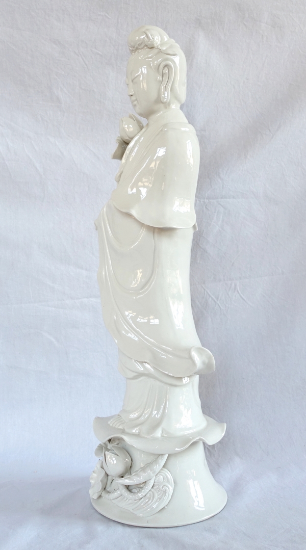 Tall Chinese porcelain Guanyin statue, late 19th century - 50cm