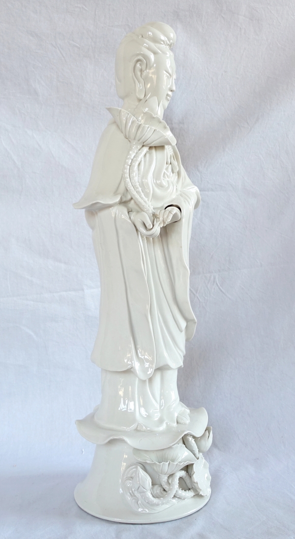 Tall Chinese porcelain Guanyin statue, late 19th century - 50cm