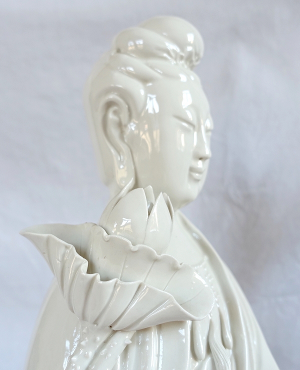 Tall Chinese porcelain Guanyin statue, late 19th century - 50cm