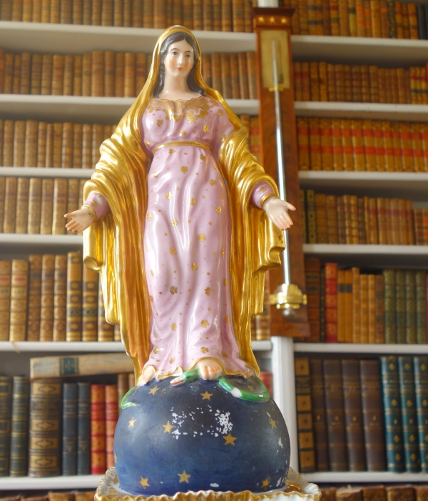 Grande statue Vierge de l'Assomption en porcelaine polychrome attribuée à Jacob Petit - Vers 1840