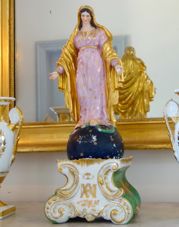 Grande statue Vierge de l'Assomption en porcelaine polychrome attribuée à Jacob Petit - Vers 1840