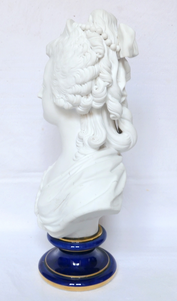 Porcelain biscuit bust of Marie-Antoinette, Queen of France - signed