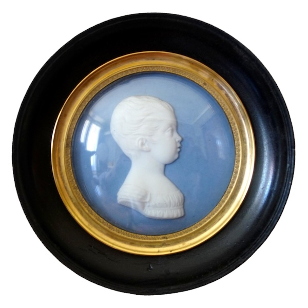 Portrait miniature du Duc de Bordeaux, biscuit de Sèvres façon Wedgwood - Brachard 1821 - Royaliste