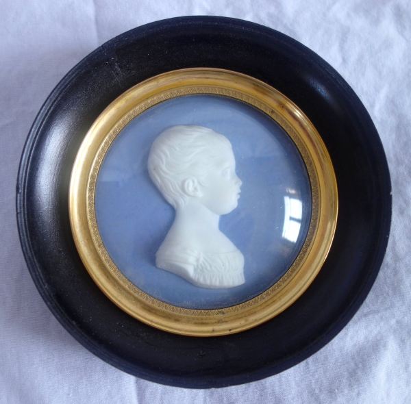 Portrait miniature du Duc de Bordeaux, biscuit de Sèvres façon Wedgwood - Brachard 1821 - Royaliste