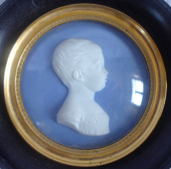 Portrait miniature du Duc de Bordeaux, biscuit de Sèvres façon Wedgwood - Brachard 1821 - Royaliste