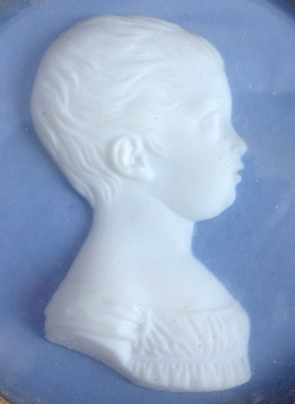 Portrait miniature du Duc de Bordeaux, biscuit de Sèvres façon Wedgwood - Brachard 1821 - Royaliste