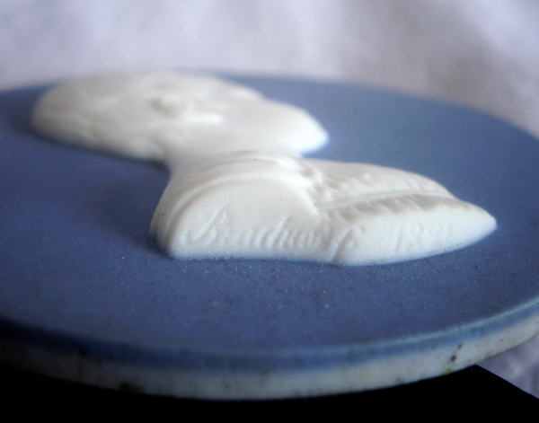 Portrait miniature du Duc de Bordeaux, biscuit de Sèvres façon Wedgwood - Brachard 1821 - Royaliste