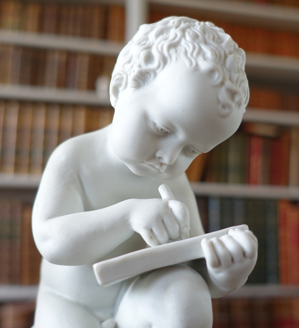 Putto en biscuit de porcelaine, allégorie de l'écriture d'après Canova - Manufacture Samson
