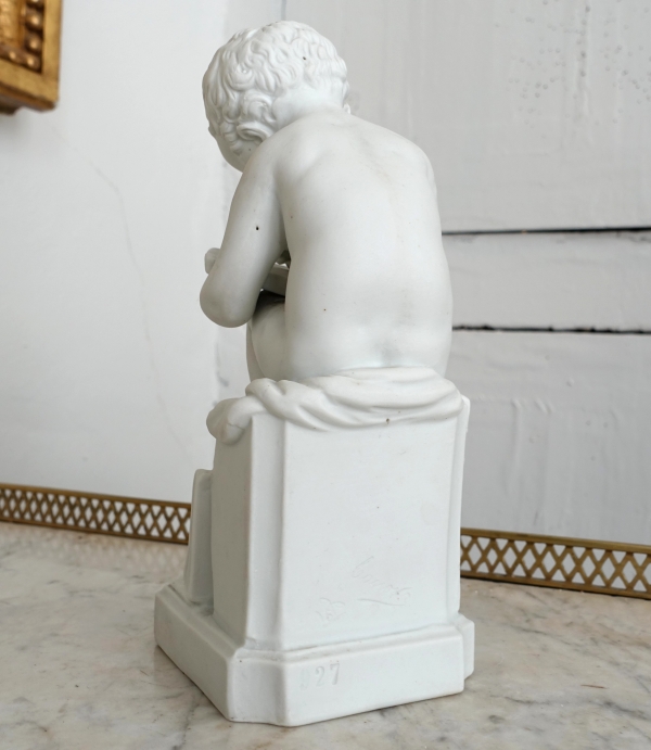 Putto en biscuit de porcelaine, allégorie de l'écriture d'après Canova - Manufacture Samson