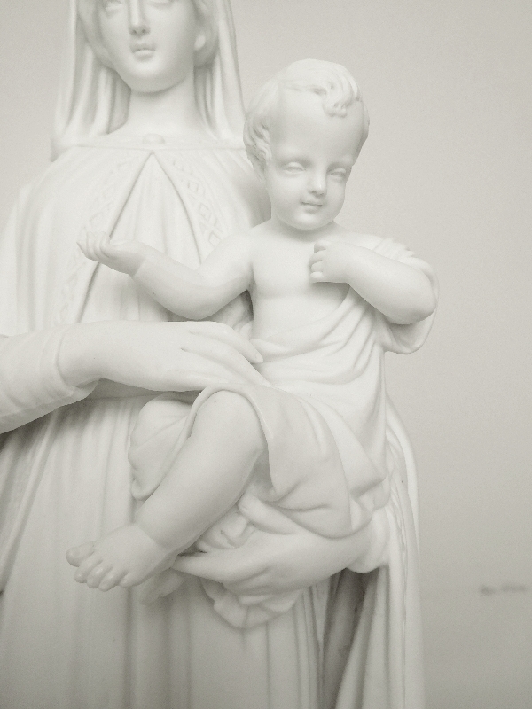 Grande Vierge à l'Enfant en biscuit de porcelaine sous les traits de l'Impératrice Eugénie