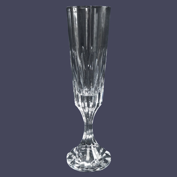 Flûte à champagne en cristal de Baccarat, modèle d'Assas - signée