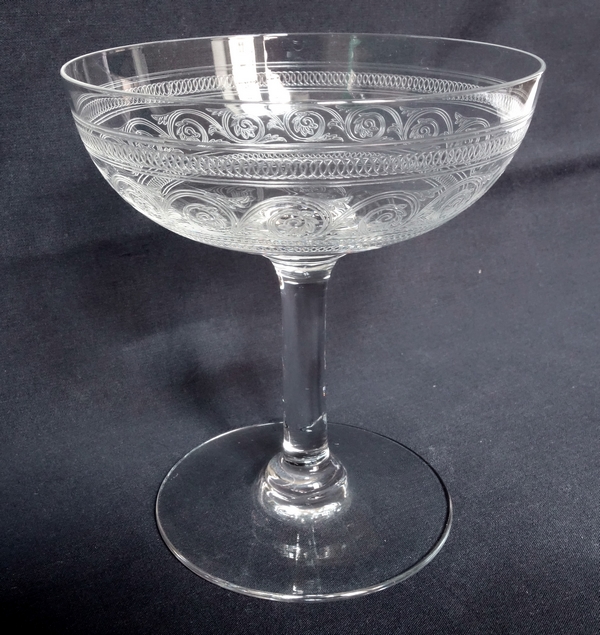 Coupe à champagne en cristal de Baccarat, modèle gravure Athénienne