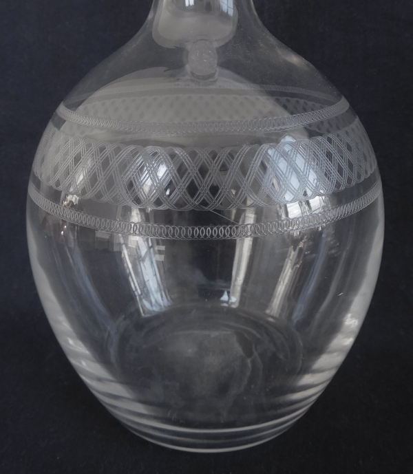 Carafe à vin en cristal de Baccarat, modèle forme ballon gravure 1423 - 29,5cm