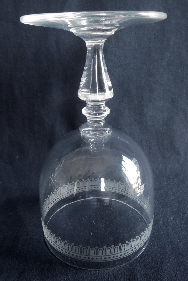 Verre à eau en cristal de Baccarat, modèle à gravure cannelée de style Louis XVI - 14,5cm