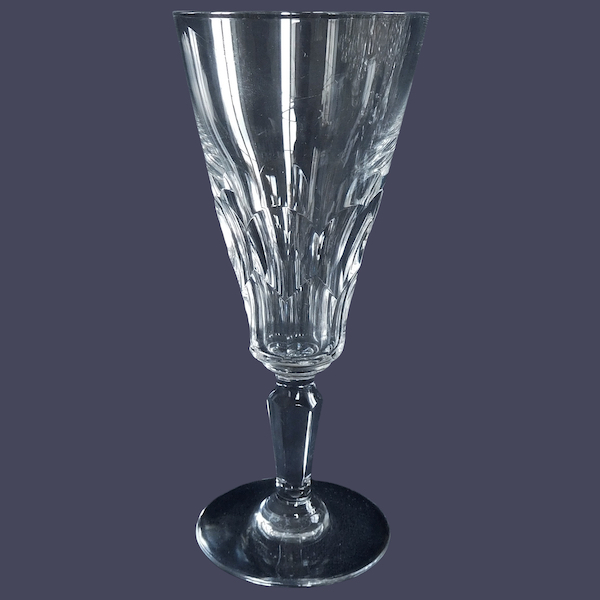 Flûte à champagne en cristal de Baccarat taillé, modèle Belle de France - signée