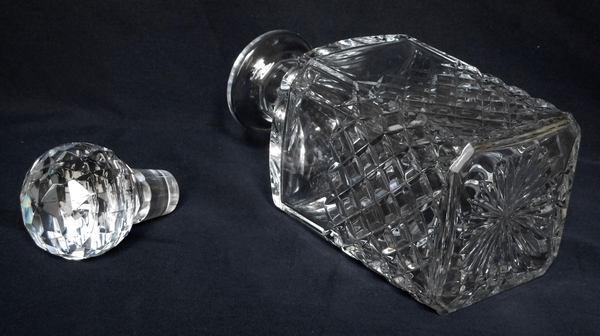 Flacon / carafe à whisky ou cognac en cristal de Baccarat, modèle Burgos - signé