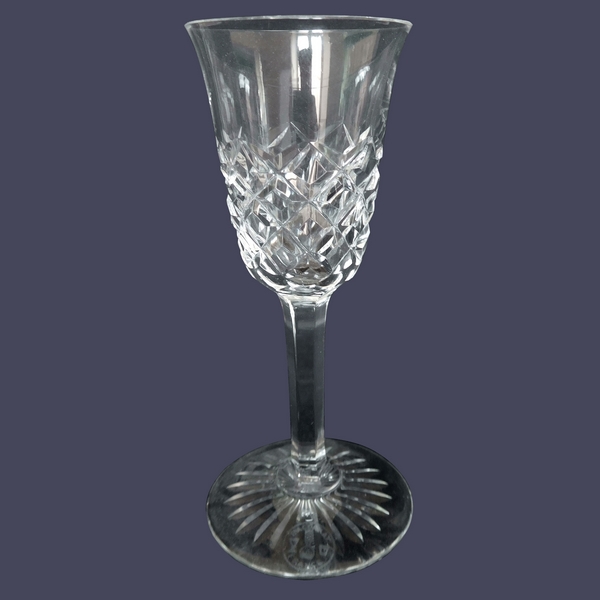 Baccarat crystal wine or port glass, Burgos pattern - signed - 13,9cm