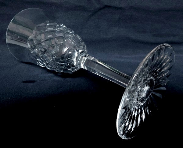 Baccarat crystal wine or port glass, Burgos pattern - signed - 13,9cm