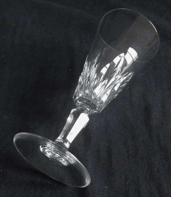 Flûte à champagne en cristal de Baccarat, modèle Carcassonne - signée