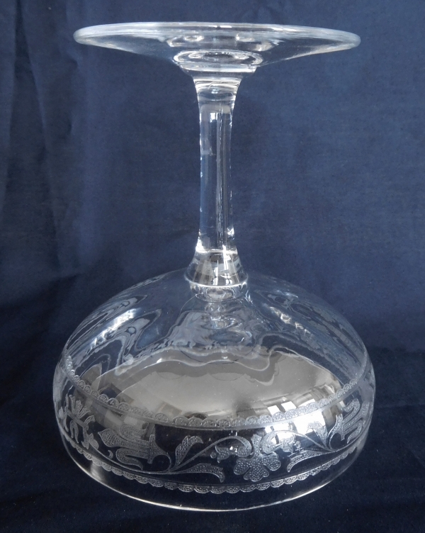 Coupe à champagne en cristal de Baccarat gravé de fleurs de lys, modèle Chablis