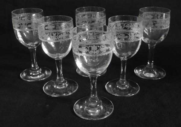 Baccarat crystal wine glass, Chablis pattern, Renaissance style engraved with fleur de lys - 11.7cm