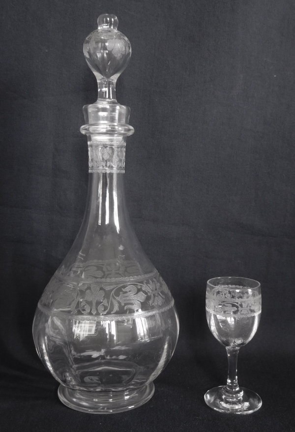 Baccarat crystal port glass, Chablis pattern, Renaissance style engraved with fleur de lys - 9.4cm