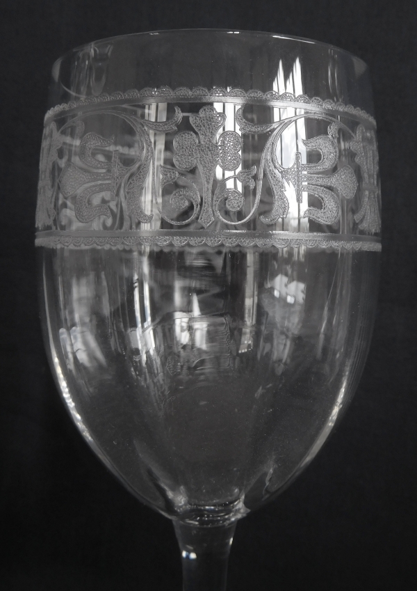Verre à porto en cristal de Baccarat gravé de fleurs de lys, modèle Chablis - 10,9cm