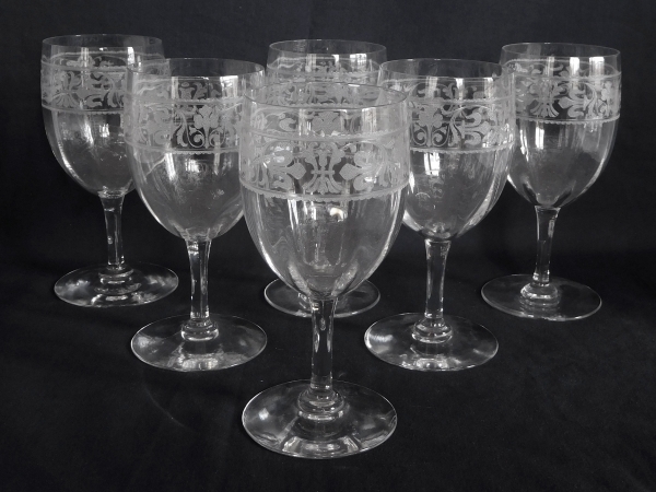 Verre à vin en cristal de Baccarat gravé de fleurs de lys, modèle Chablis - 11,7cm