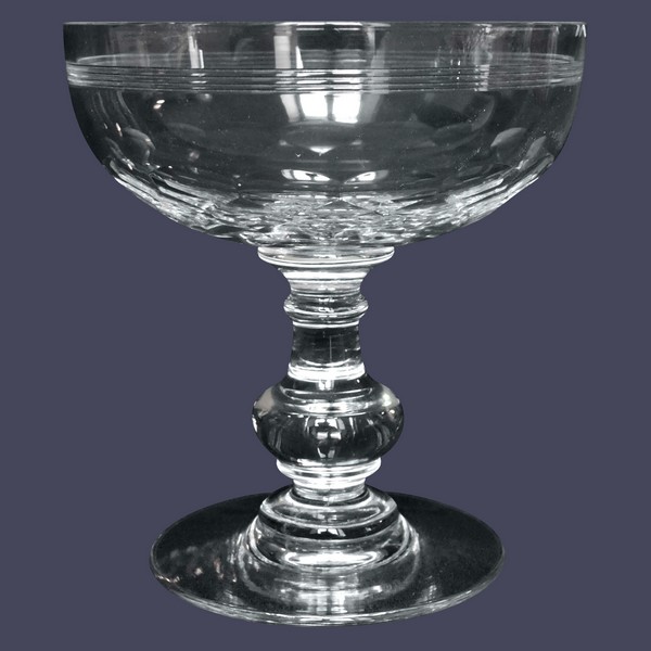 Coupe à champagne en cristal de Baccarat, modèle Chauny jambe balustre applati