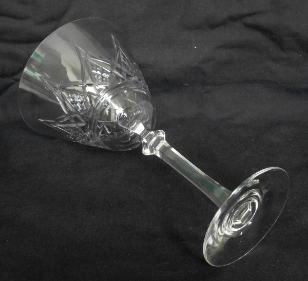 Grand verre à eau / bière en cristal de Baccarat, modèle Louvois (taille inspirée du modèle Colbert) - signé
