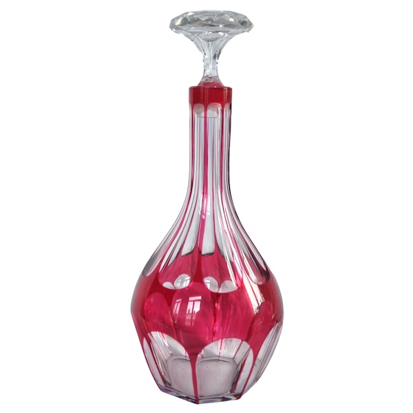 Carafe à vin du Rhin en cristal de Baccarat, cristal overlay rose, modèle Compiègne / modèle Malmaison