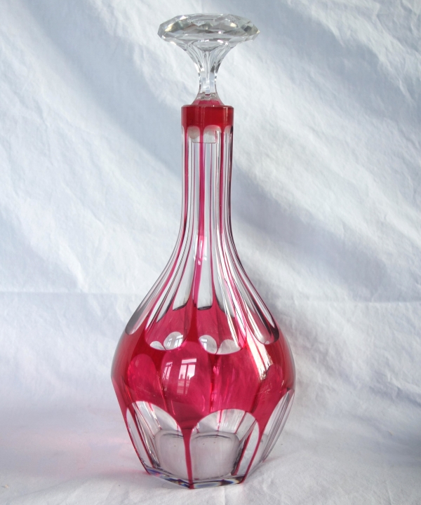 Carafe à vin du Rhin en cristal de Baccarat, cristal overlay rose, modèle Compiègne / modèle Malmaison