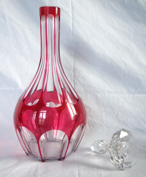 Carafe à vin du Rhin en cristal de Baccarat, cristal overlay rose, modèle Compiègne / modèle Malmaison