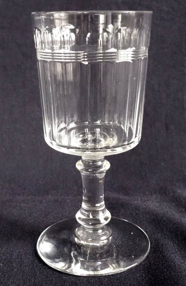 Verre à vin en cristal taillé de Baccarat, modèle proche de Chicago - 12,3cm