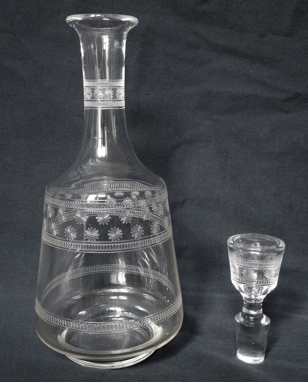 Carafe à vin en cristal de Baccarat, modèle cylindrique gravé étoiles, gravure 4770 - 28,5cm