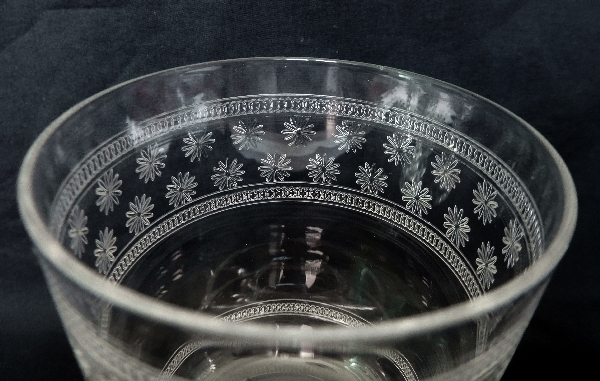 Verre à vin blanc en cristal de Baccarat, modèle cylindrique gravé étoiles - 10,8cm