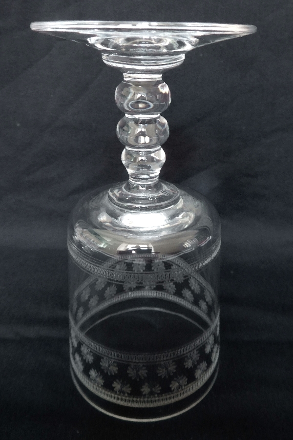 Verre à liqueur en cristal de Baccarat, modèle cylindrique gravé étoiles - 8.5cm