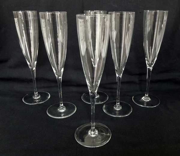 Flûte à champagne en cristal de Baccarat, modèle Dom Perignon - signée