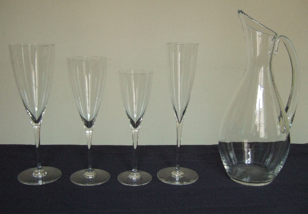 Flûte à champagne en cristal de Baccarat, modèle Dom Perignon - signée