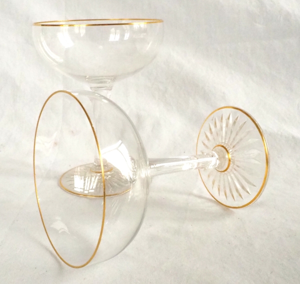 Coupe à champagne en cristal de Baccarat, service de forme T, pied taillé en étoile - doré