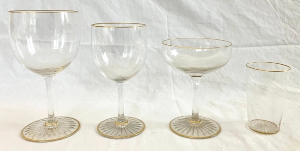 Coupe à champagne en cristal de Baccarat, service de forme T, pied taillé en étoile - doré