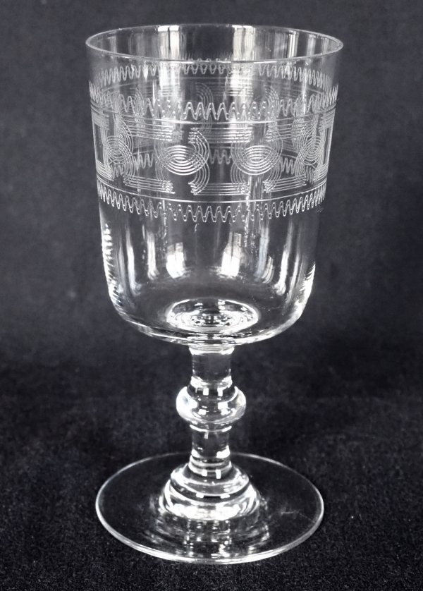 Verre à vin en cristal de Baccarat, modèle à jambe bouton, gravure 3458 - 11,3cm