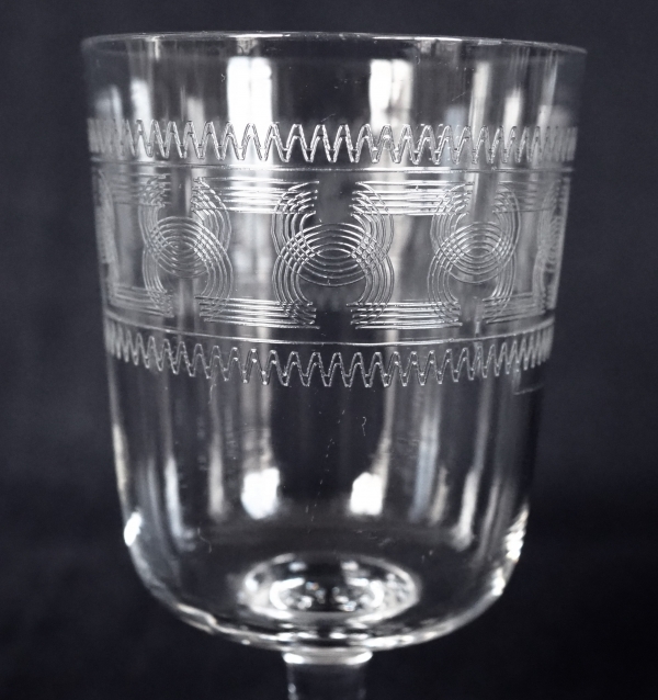 Verre à vin ou porto en cristal de Baccarat, modèle à jambe bouton, gravure 3458 - 10,3cm