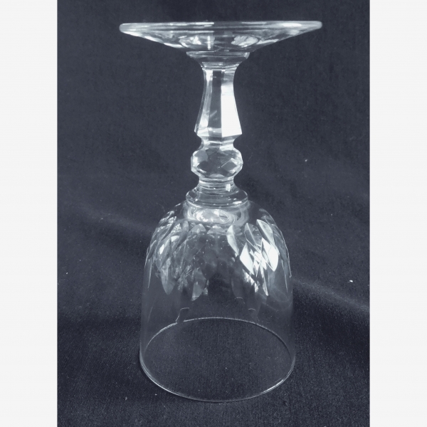 Verre à vin blanc / verre à porto en cristal de Baccarat, modèle Jeux d'Orgues de Biseaux forme 55 jambe taillée - 10,5cm